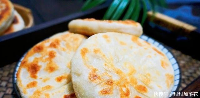 今天用萝卜来做个馅饼,外酥里嫩,鲜嫩多汁,一顿能吃4个