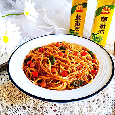 #清香麻爽秒入魂#麻辣芽菜拌面