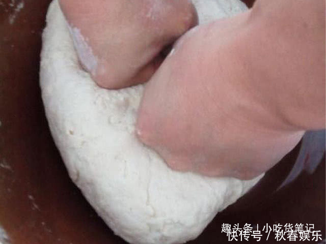 油条怎么做?详细步骤教你自己在家里做油条,简单自制健康早餐