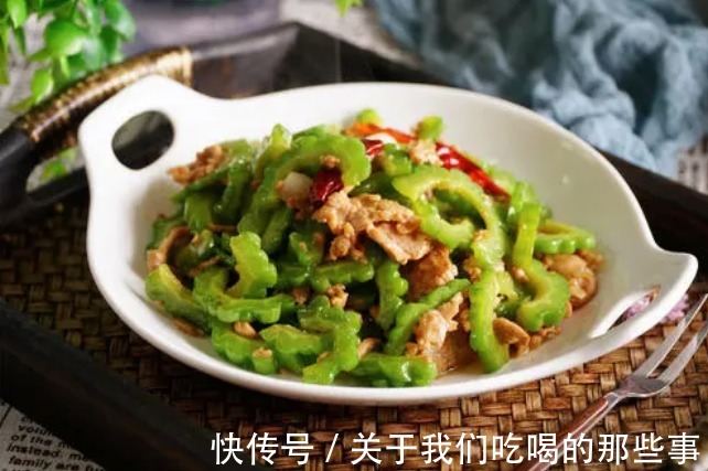 苦瓜|苦瓜太苦不爱吃？厨师长教你一招，多做3步，鲜嫩又脆爽，没苦味