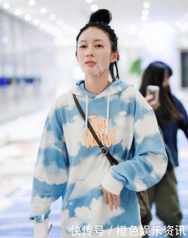 面膜|傅菁现身酒店，边走路边敷面膜，是精致女孩没错