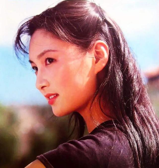 幽谷恋歌$80年代第一美女,因太漂亮被人暗算,差点被割掉鼻子,如今怎样?