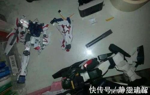 玩具|小伙收藏10年的手办被“熊孩子”破坏,妈妈这堆破玩具值几个钱