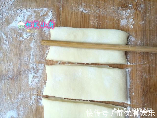 面粉|炸油条用酵母、泡打粉全错！油条店老板教你正确做法，金黄酥脆