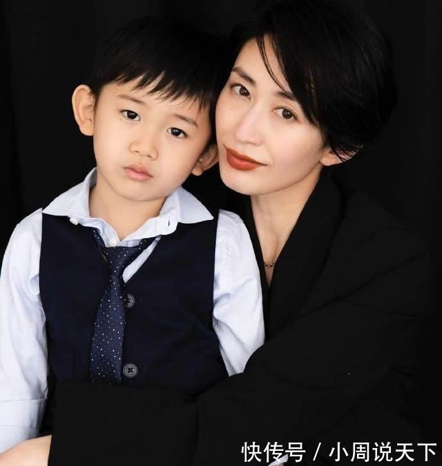 穿搭 凭着一头“短发”,中年的她美得高级!3大穿搭要点,学会你也行!