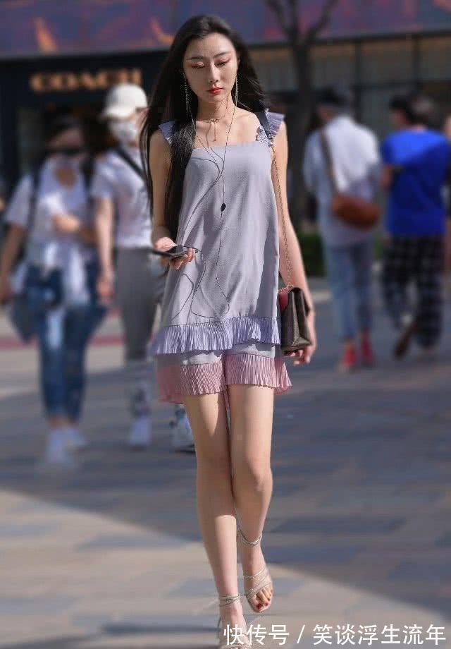 时尚|时尚街拍冰淇淋色断层裙，搭配绑绳鞋，优雅而性感