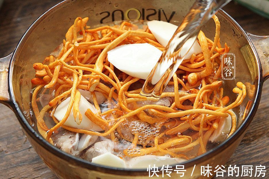 金秋十月,记得喝这汤,不寒不燥,提高家人抵抗力,胃口好吃饭香