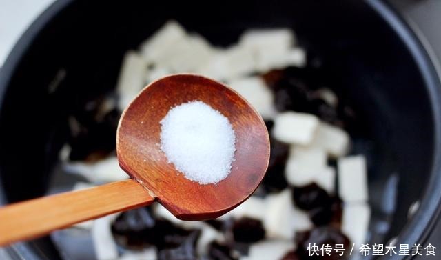 扇贝肉|冬天就爱这一锅,海鲜木耳豆腐羹,鲜香清淡又营养,常吃吃不够