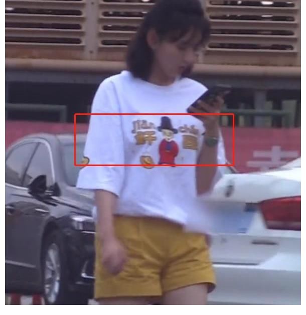 |宋祖儿和助理互动太搞笑，衣服图案显逗比，乔四美果然是本色出演