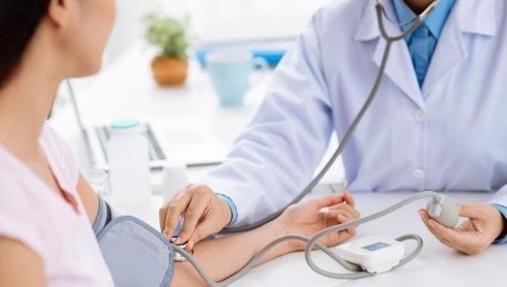 高血压患者别碰“4种”食物,当心血压高居不下,再喜欢也要忍住