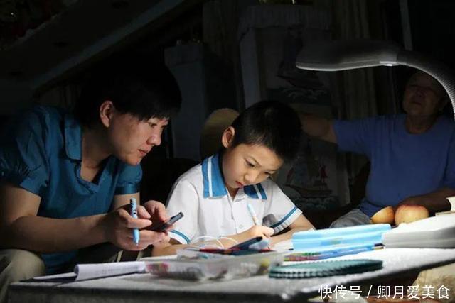 作业|孩子被罚抄“22页”,熬夜到凌晨,第2天父亲做了一个大胆决定