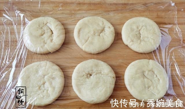 做烧饼别用水,这做法,皮酥里软,喷香,空口能吃撑,比面包都香