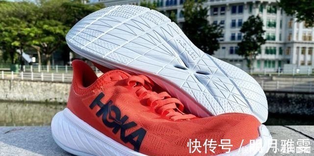 碳板 只有中底,没有大底的跑鞋,你想不到这双Hoka有多耐磨