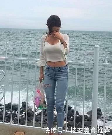 潇洒|美女牛仔裤轻松穿出圆润饱满身材,充满潇洒帅气的活力