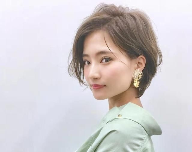 减龄 35岁左右女人适合什么发型?三组时尚减龄的日系发型,简单显气质