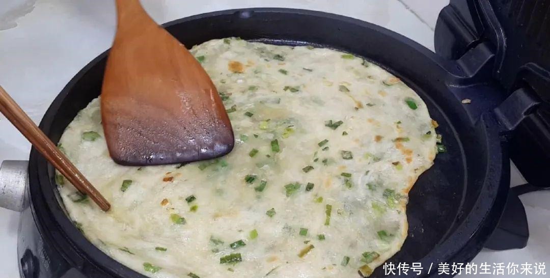 烙饼|烙饼以后就这样做,加1把葱花,张张柔软又筋道,学会天天不起早