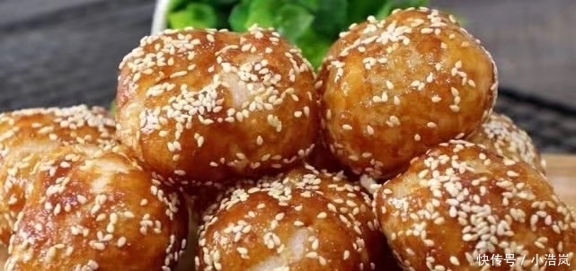 早餐做家人爱吃的丸子,不放面粉,5分钟出锅,外酥里软,真好吃