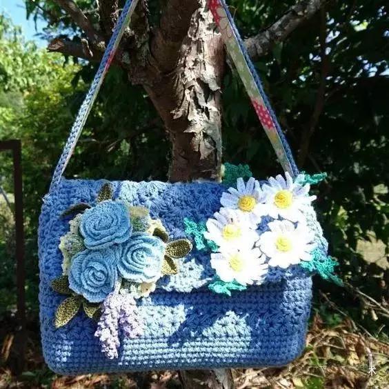 小花片 55款超美的钩花包包,只要会钩不同的花,拼缝在一起,就能做出