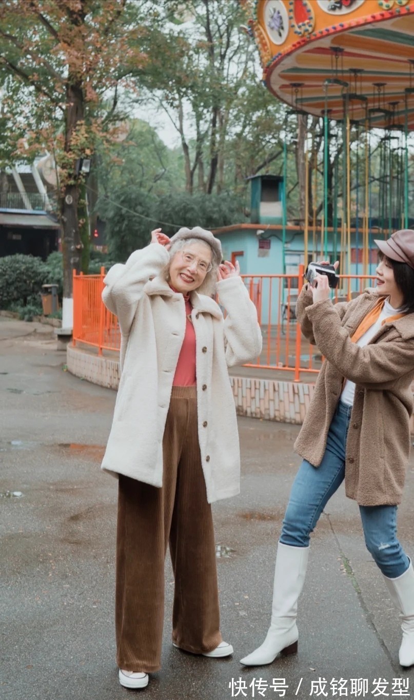 时髦|这位八十岁的奶奶比年轻人会穿!时髦大气又显活力,真是穿衣典范