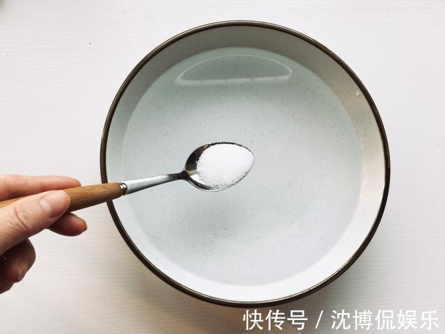 小虫子|香菇不能用水冲洗或焯水，正确方法可让脏东西乖乖溜走，2招学会