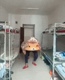 |搞笑GIF:南方来的妹子,永远不懂北方的冷