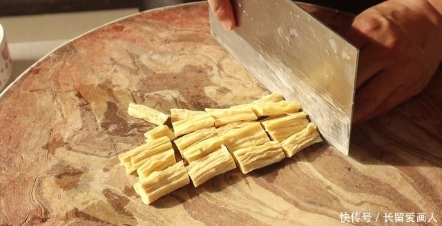 木耳|饭店的凉拌腐竹为啥好吃?原来多加了这两样配菜,清脆爽口又营养