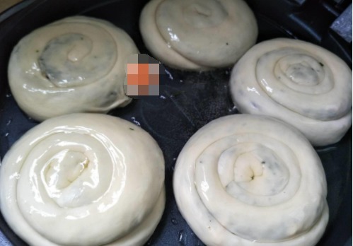  韭菜盒子饼又出新做法，层次丰富，酥脆醇香，一次五个没够吃！