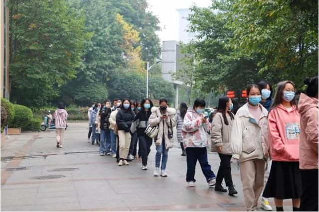 川师大|别人家的学校！这所大学免费给全校师生送“苹”安