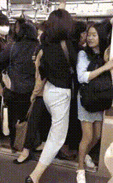 |搞笑动图:沙雕同学回宿舍快速上床睡觉!