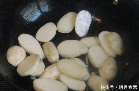 便秘的炒以下几种菜,帮助你排出毒素,越吃越瘦一身轻松