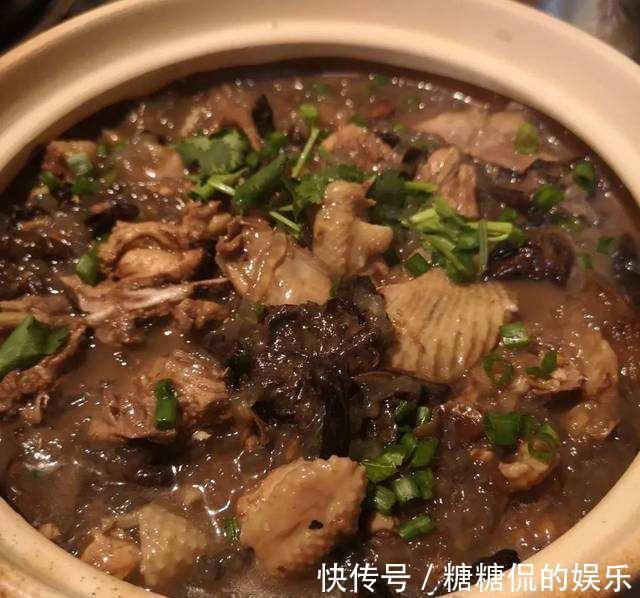 小兴安岭|东北四大硬菜“小鸡炖蘑菇”成菜汤鲜味浓，鸡肉酥烂，真好吃！
