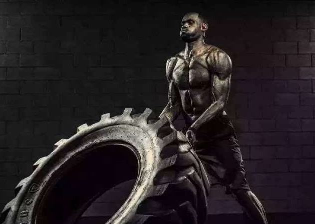 球星|为何说身体好的打橄榄球 身体差打NBA?看了这些照片 你就懂