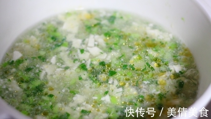 这碗豆腐汤太好喝,细腻滑爽,饭前饭后来两碗,多喝也不怕胖