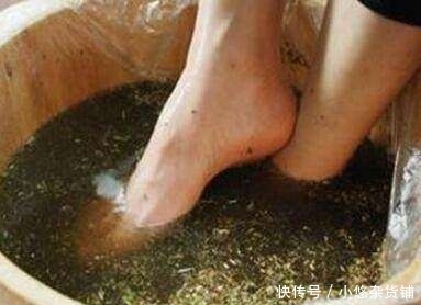 一身湿气太难受?晚上泡脚时往水里撒一把它,无“湿”一身轻