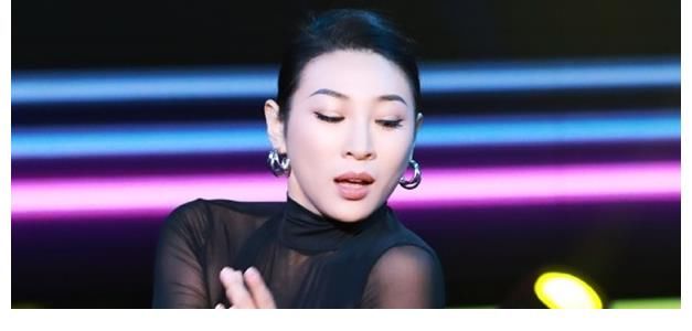 这就是街舞4|《这就是街舞4》爆点多，一波王炸冲两连冠，四爵士女神同台厮杀