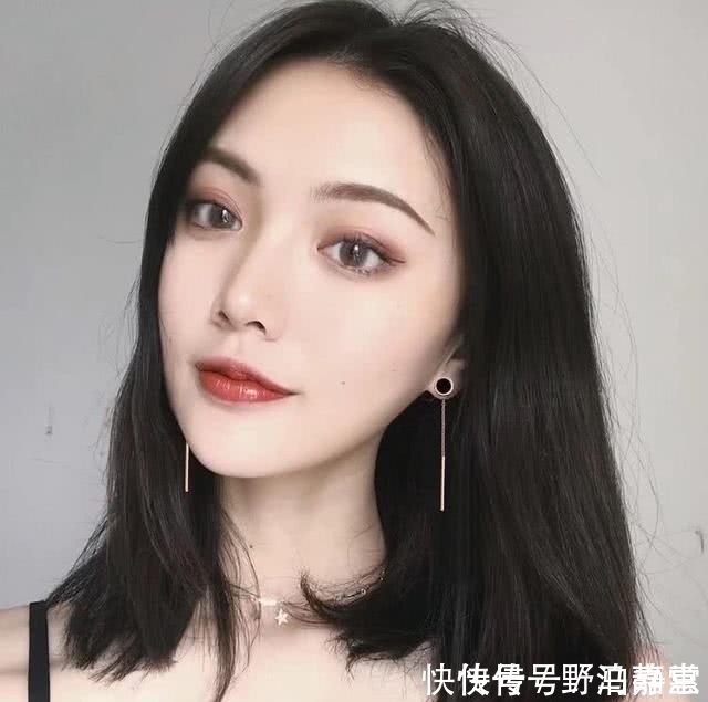 口红色|4个适合“黄皮”的口红色号,拒绝“踩雷”,轻松白上三个度