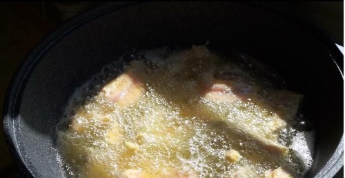 鸡蛋|五花肉别做红烧了，加2个鸡蛋，筷子搅一搅，3斤猪肉不够吃