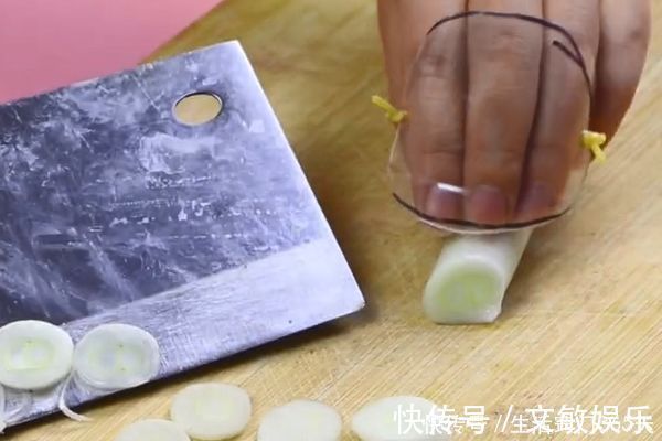 塑料瓶|塑料瓶上绑一根橡皮筋，放在厨房太强大了，轻松省下上百元！