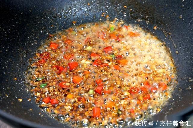 蒜蓉粉丝蒸娃娃菜的家常做法,又鲜又嫩,简单易做,好吃不长肉