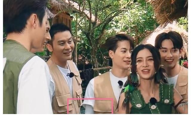 录《奔跑吧》不能有纹身,王嘉尔花式遮挡,原谅我笑出了声