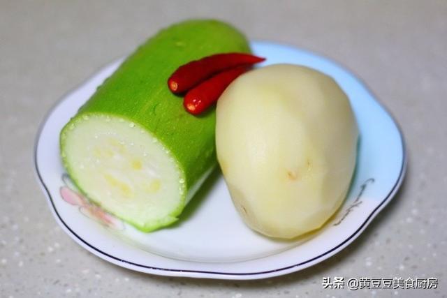 土豆别再炒土豆丝了，这种做法才是孩子最爱的，炒一盘都不够吃