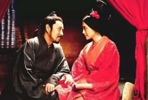 戚夫人|吕雉有多恨戚夫人这个小三，才心狠手辣将戚夫人做成“人彘”