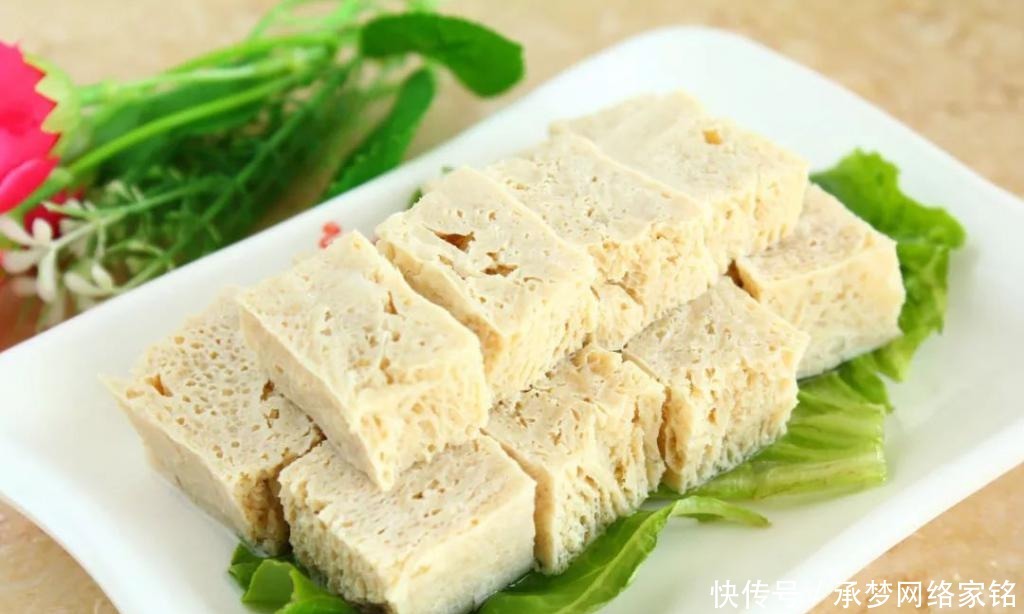 在家做冻豆腐,必须要记住一点“先蒸后冻”,蜂窝大不粘连!