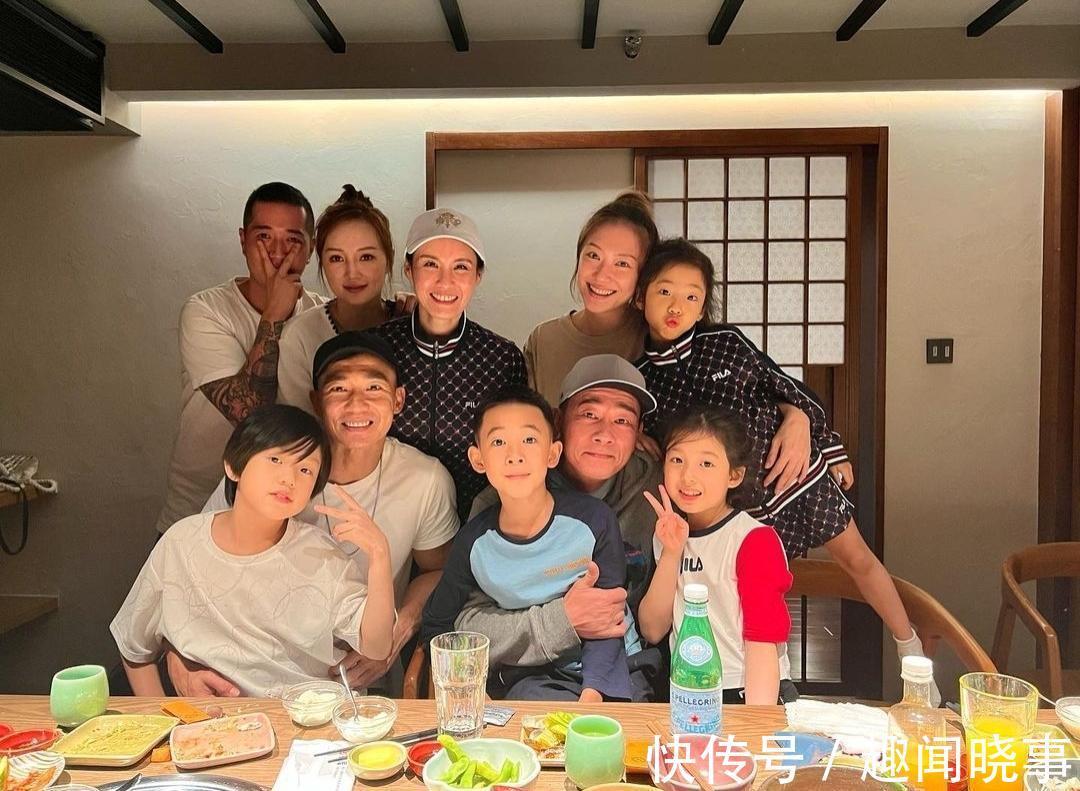 刘畊宏晒爸爸5聚会照,春哥一手抱Jasper一手抱小泡芙