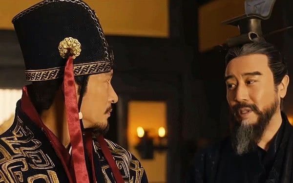 不转|荀彧一生贡献曹操,却被逼而亡,既忠于汉室,为何不转投刘备?