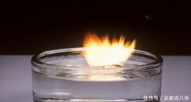 一斤盐倒进一斤水当中,最终重量是两斤,还是变少了?