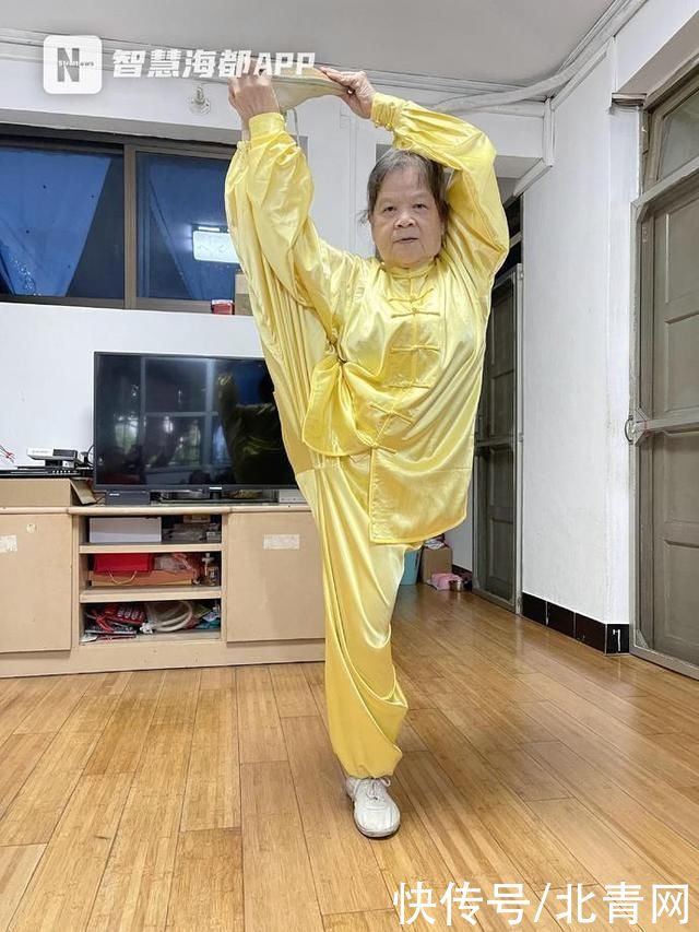 山水画|花30年练太极，福州七旬老太一字马惊艳全场