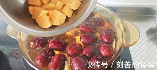 红枣蒂端|它是“穷人的阿胶”，一碗才2块钱，每天吃一点，补血养气不显老