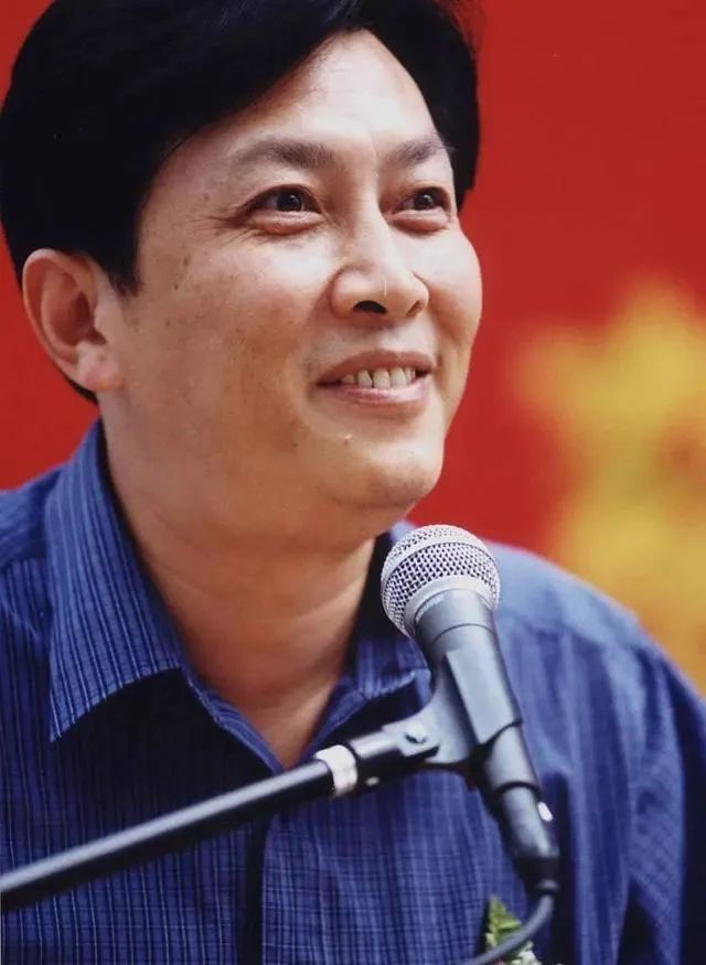 书法家|唐国强书法4个字,估价3000元,感觉是写字并非艺术