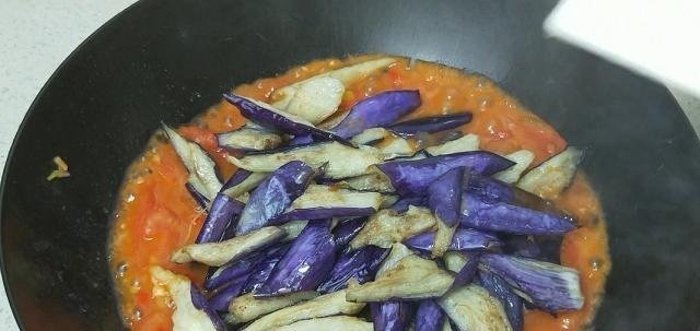 茄子最好吃的做法,6元成本10分钟上桌,很多人没有吃过,太香了
